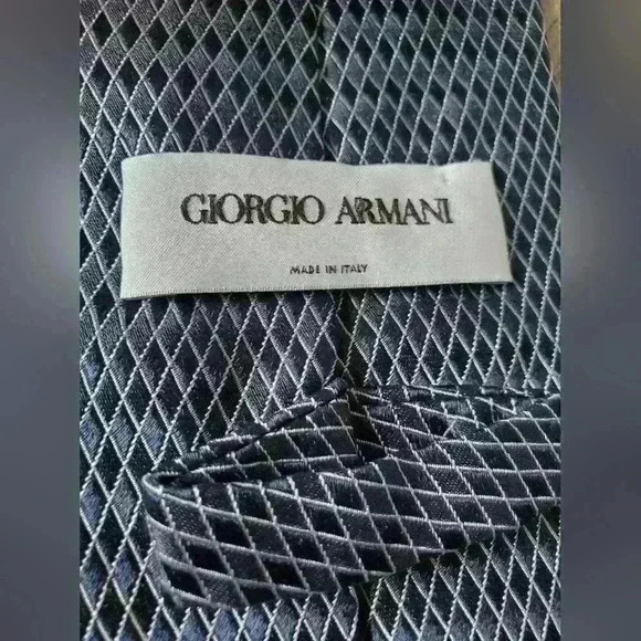 GIORGIO  ARMANI blue classic tie. 100% silk. - Picture 3 of 6